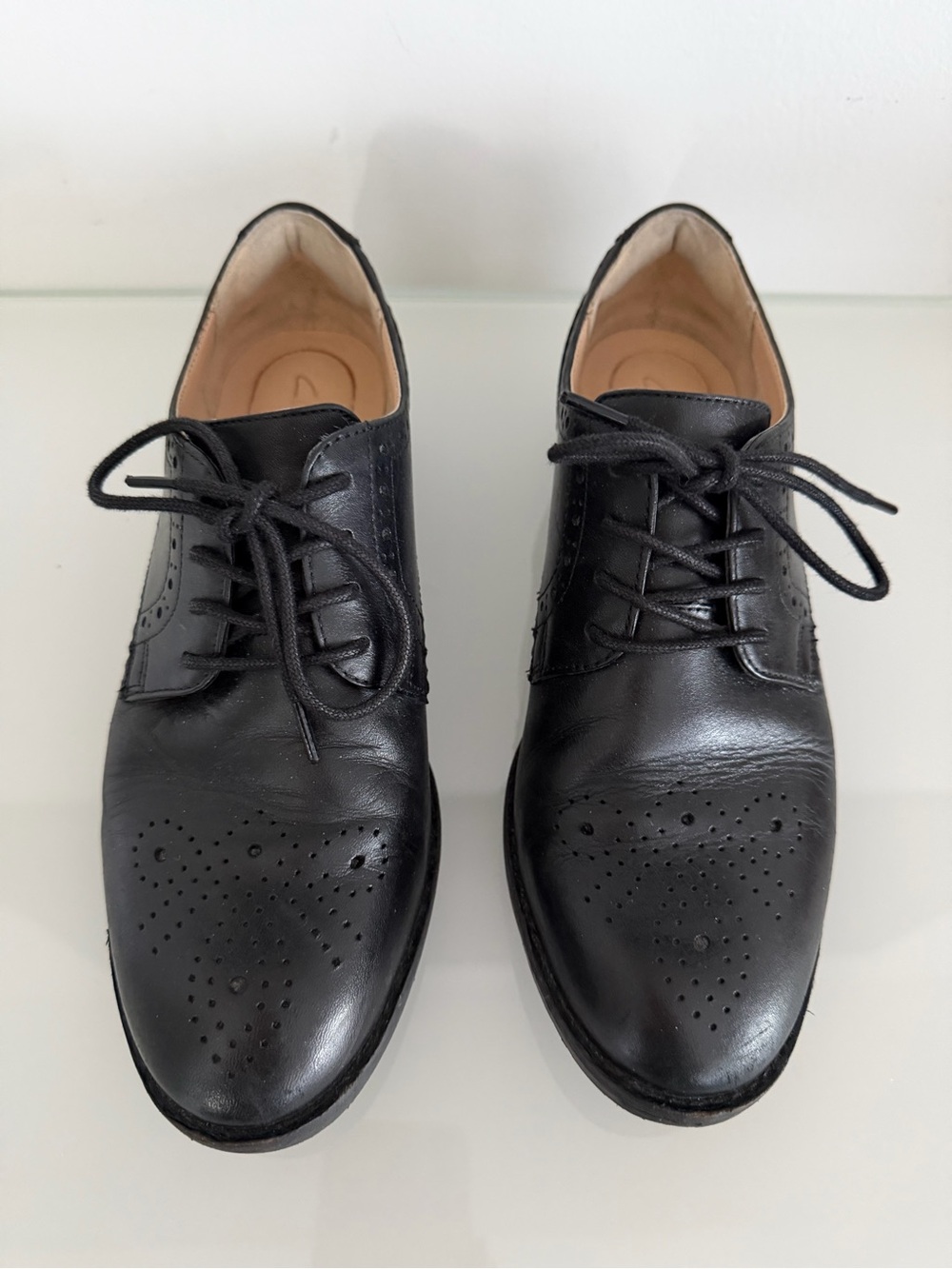 Women’s Size 6 Clarks Black Leather Lace-Up Wingtip Oxfords
